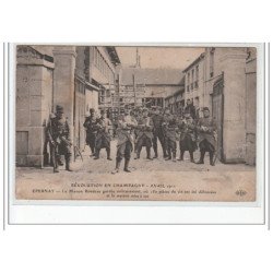 EPERNAY - REVOLUTION EN CHAMPAGNE 1911 - La maison Rondeau gardée militairement - état