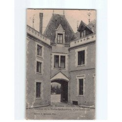 HERISSON: Château de la Mothe-Archambault, cour intérieure - état
