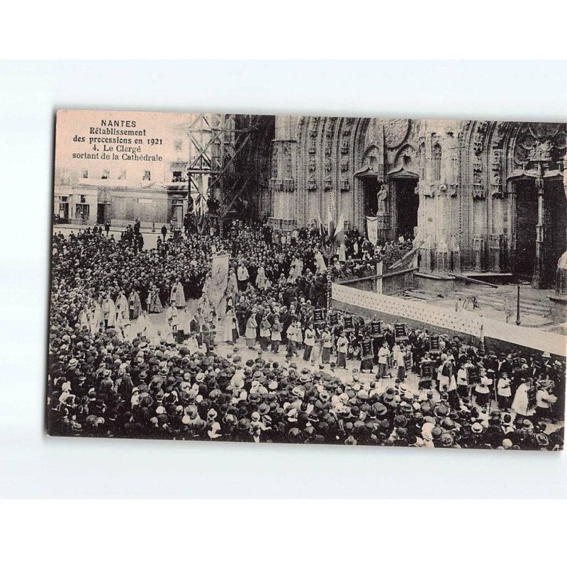 NANTES : Rétablissement des Processions en 1921, le Clergé sortant de la Cathédrale - très bon état NANTES : Rétablissement des Processions en 1921, le Clergé sortant de la Cathédrale - très bon état