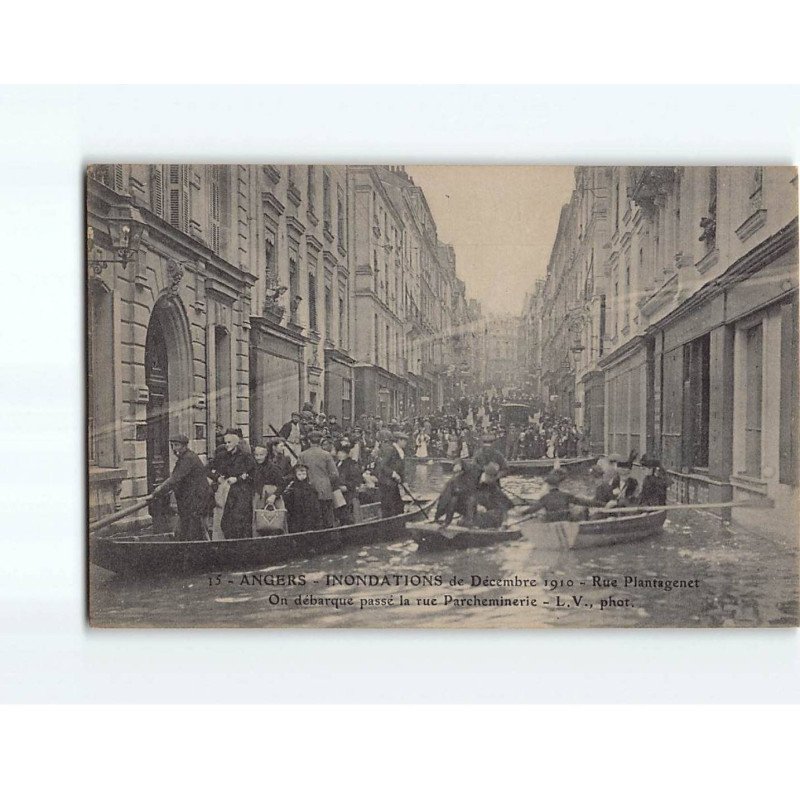 ANGERS : Inondations de 1910, On débarque passé la rue Parcheminerie, Rue Plantagenet - très bon état