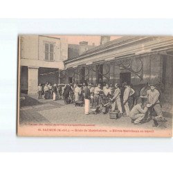 SAUMUR : Ecole de Maréchalerie, Elèves-Maréchaux au travail - très bon état