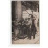 PARIS : carte photo d'ouvriers buvant du vin - très bon état