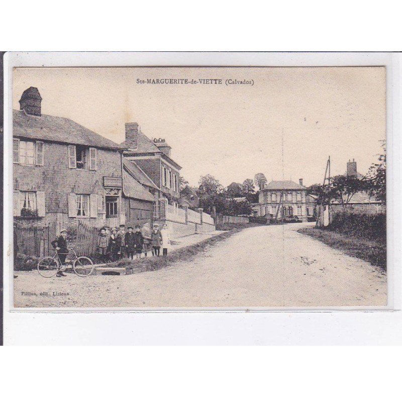 SAINTE-MARGUERITE-de-VIETTE: scène de village - très bon état