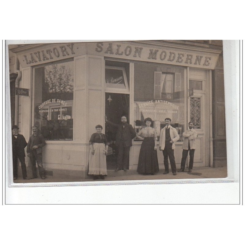 PARIS : carte photo d'un salon de coiffure """"Rousseau"""" - très bon état