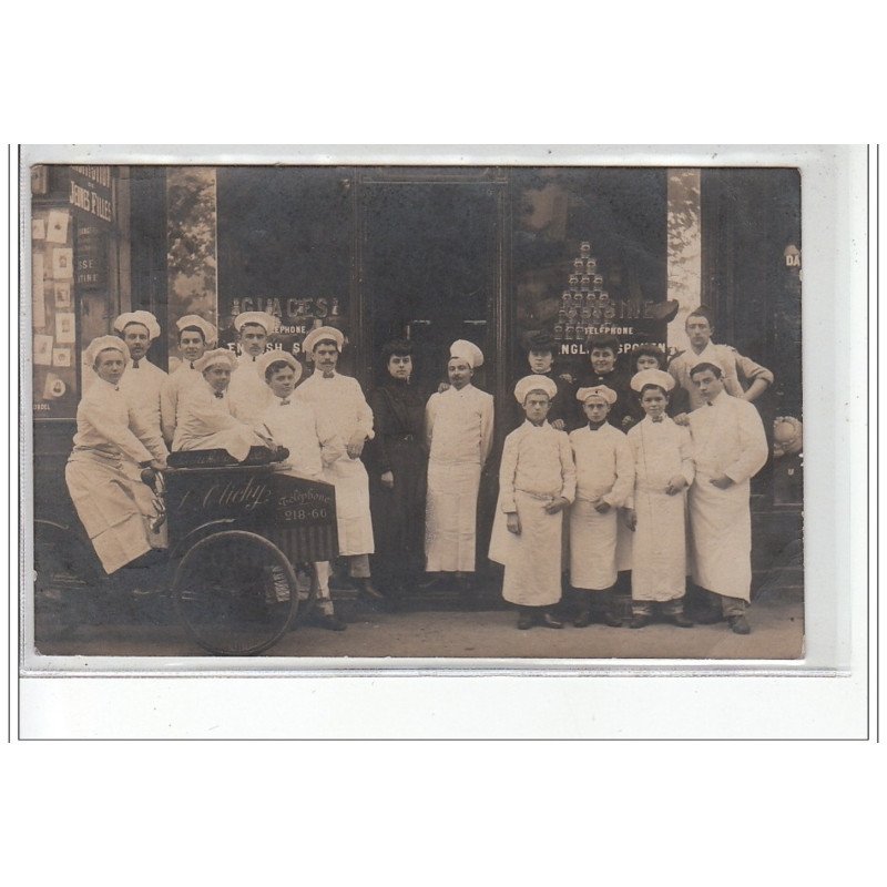 PARIS : carte photo d'un groupe et d'un triporteur de livraison (glacier - traiteur) - très bon état PARIS : carte photo d'un groupe et d'un triporteur de livraison (glacier - traiteur) - très bon état