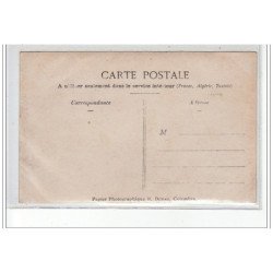 PARIS : carte photo d'un groupe et d'un triporteur de livraison (glacier - traiteur) - très bon état