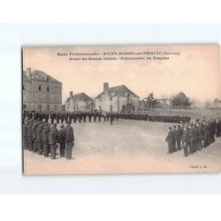 SAINT MICHEL EN PRIZIAC : Ecole professionnelle, Avant les Grands défilés, présentation du drapeau - très bon état