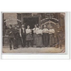 PARIS : carte photo d'un groupe devant un café (absinthe) - très bon état