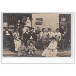 PARIS : carte photo d'un groupe  - très bon état