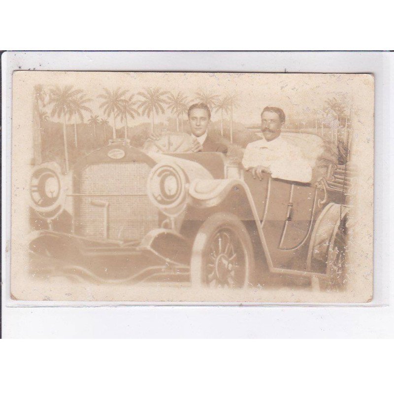 SURREALISME: photo montage, voiture, personnages - très bon état