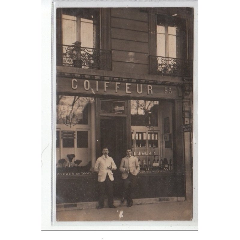 PARIS : carte photo d'un salon de coiffure (magasin) - très bon état PARIS : carte photo d'un salon de coiffure (magasin) - très bon état