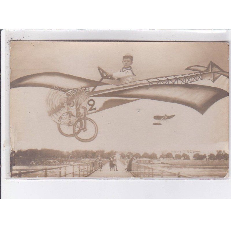 SURREALISME: photo montage, aviation, enfant - très bon état