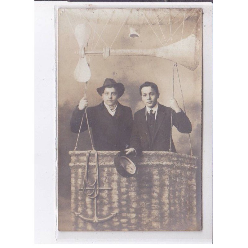 SURREALISME: photo montage, aviation, montgolfière - très bon état