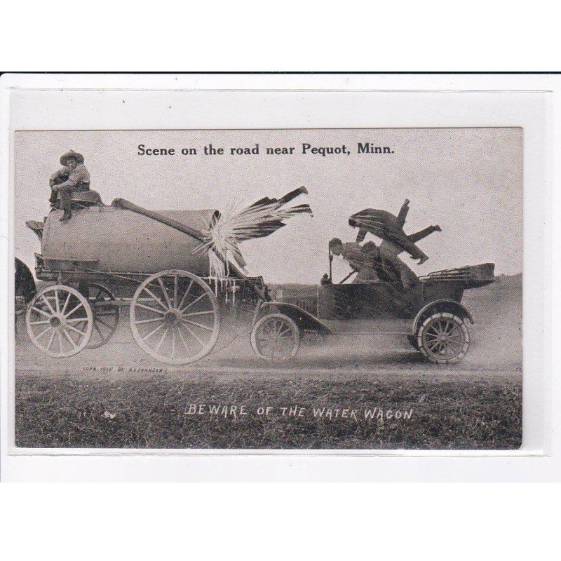 SURREALISME - Photomontage:  accident de voiture avec une citerne à eau - Pequot Minnessota - très bon état