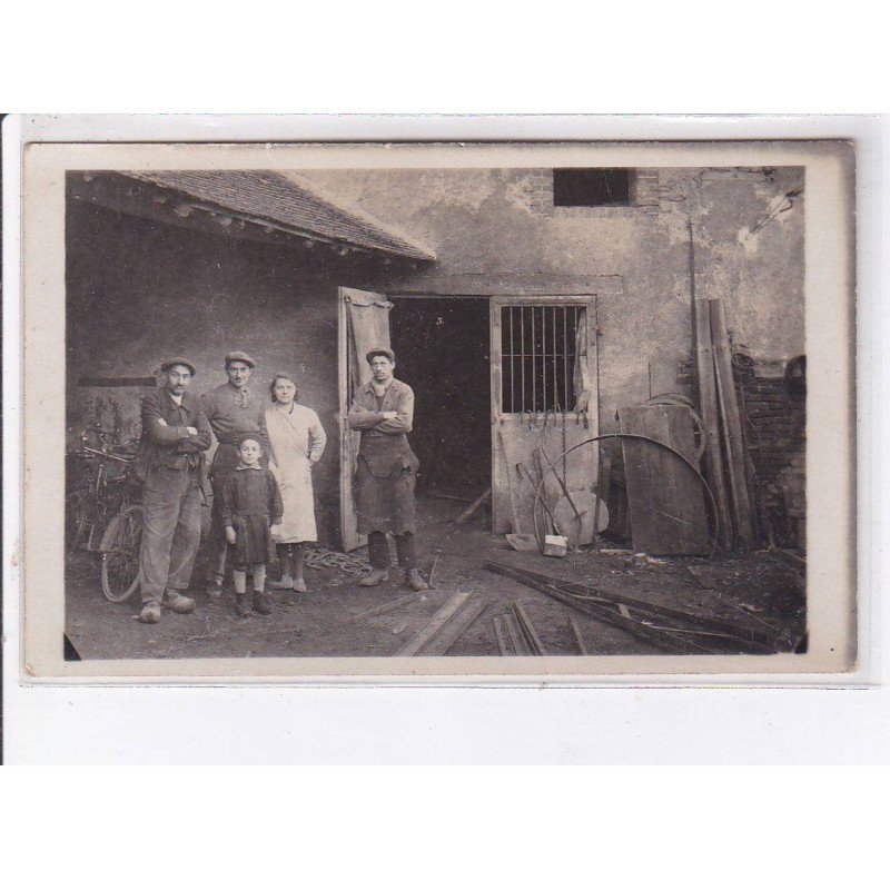 SAINT-PRIVE: au centre Rousseau Raymond, personnages - très bon état