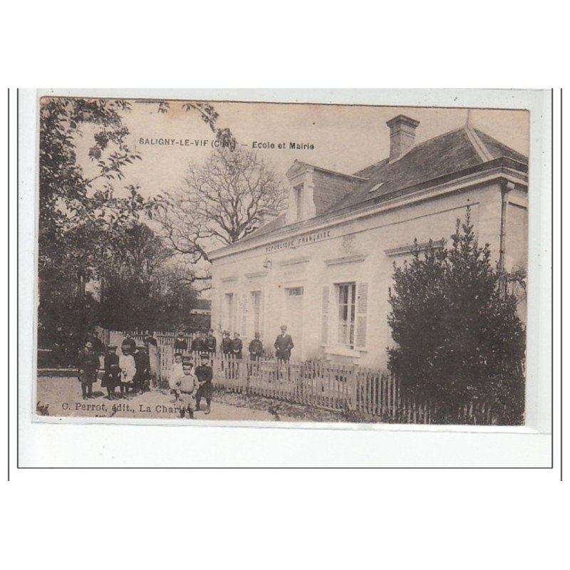 SALIGNY LE VIF - Ecole et Mairie - très bon état