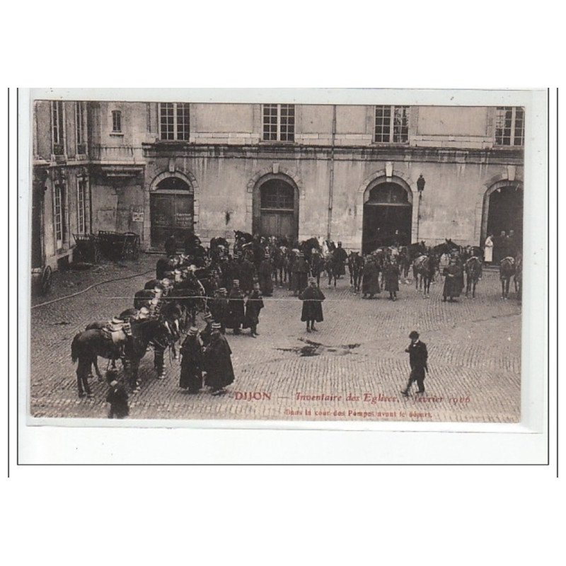 DIJON - Les Inventaires de l'Eglise 3 Février 1906 - Dans la Cour des pompes avant le départ - très bon état