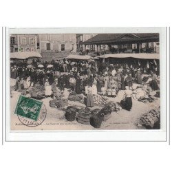 AUTHON DU PERCHE - La Place un jour de Marché - très bon état
