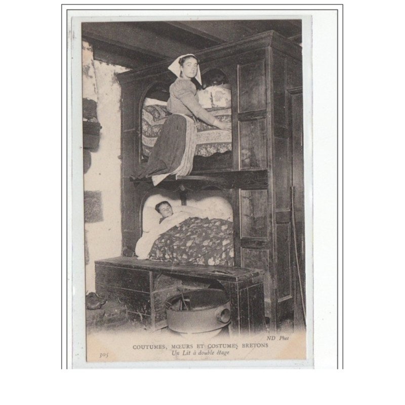 COUTUMES, MOEURS ET COSTUMES BRETONS - Un lit à Double étage - très bon état