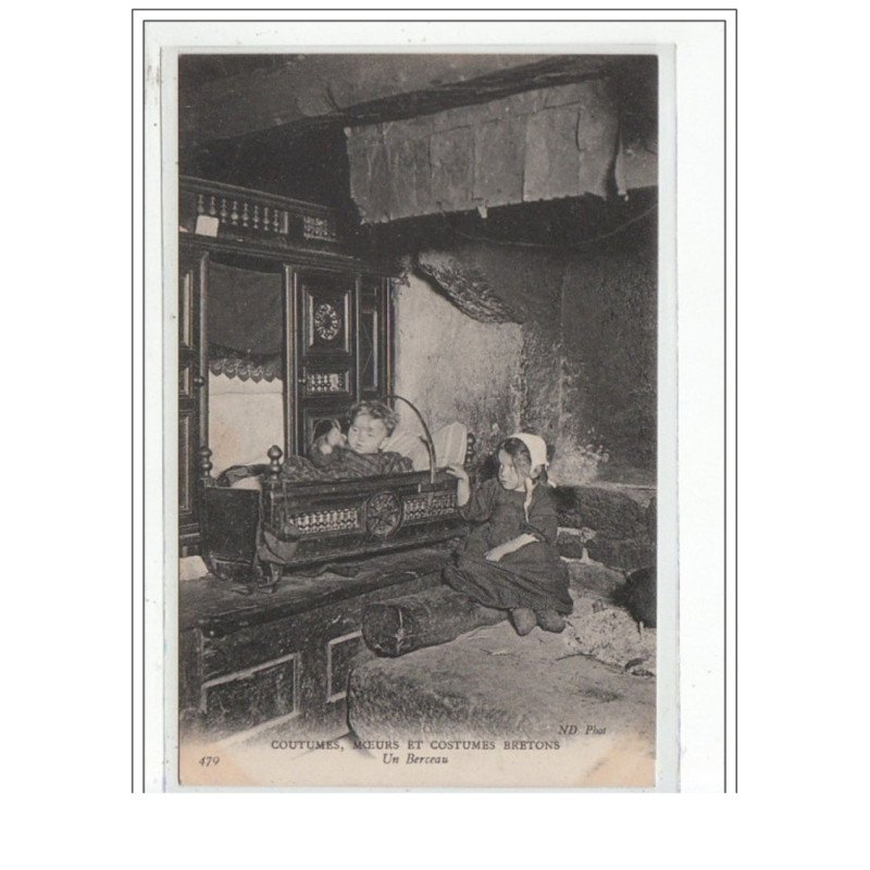 COUTUMES, MOEURS ET COSTUMES BRETONS - Un Berceau - très bon état