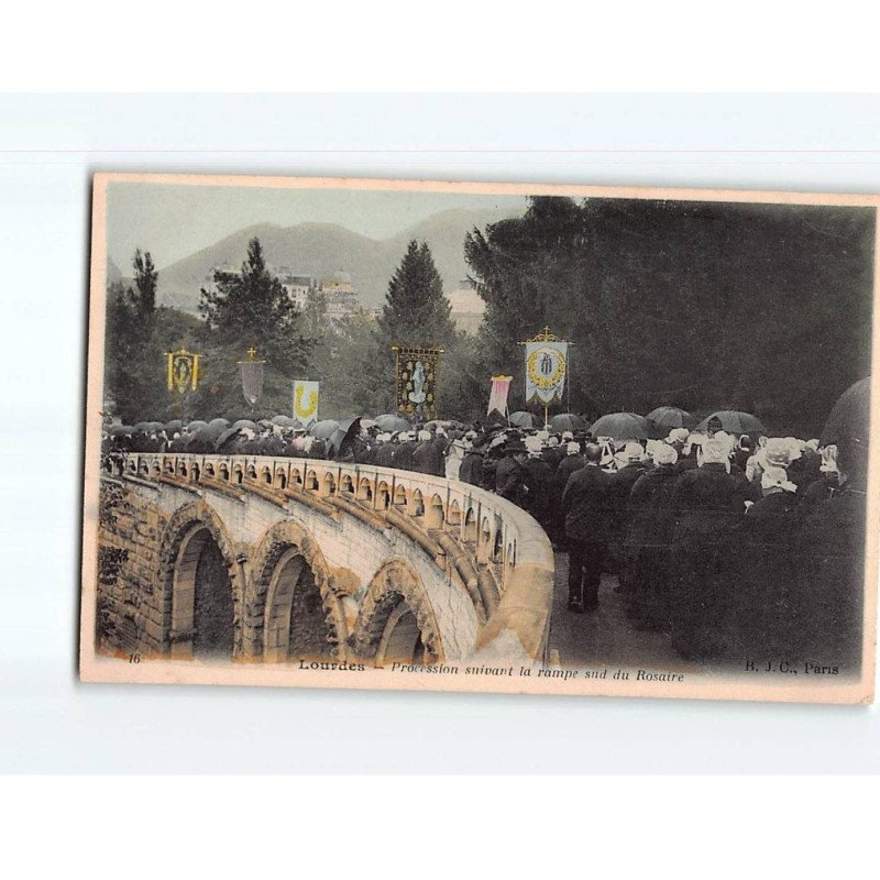 LOURDES : Procession suivant la rampe sud du Rosaire - très bon état