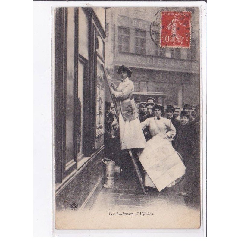 PARIS: les colleuses d'affiches - état
