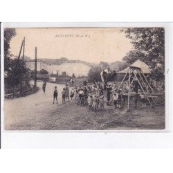 AGAINCOURT: manège, balançoires - très bon état
