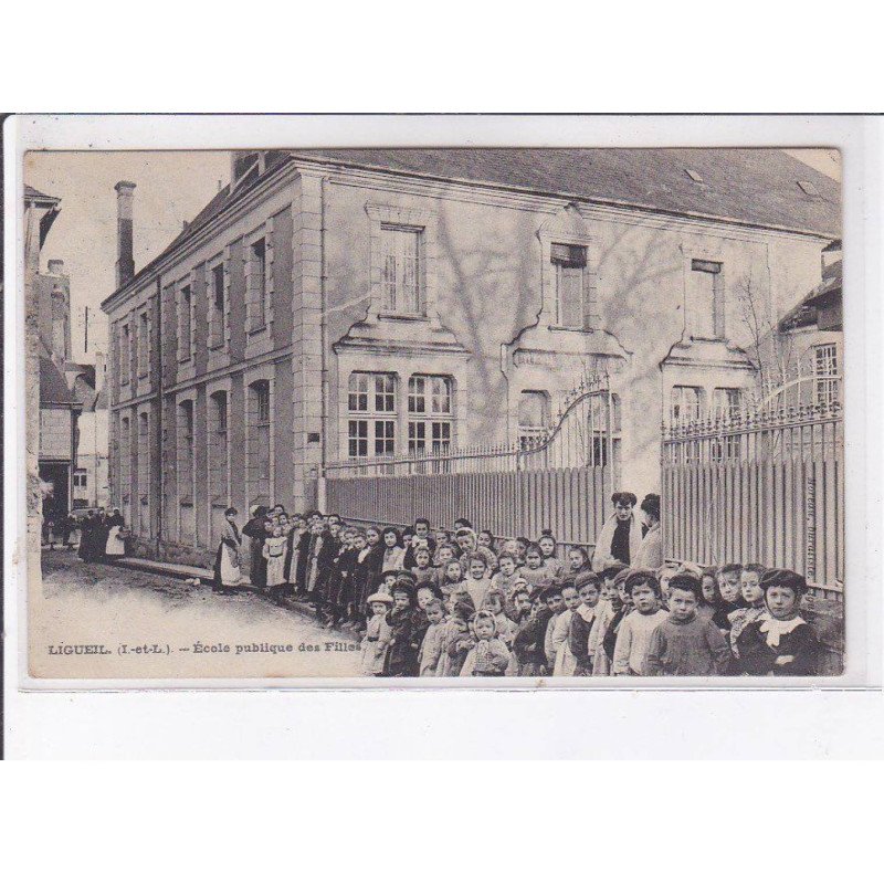 LIGUEIL: école publique des filles - très bon état