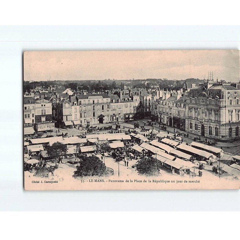LE MANS : Panorama de la Place de la République un jour de marché - état LE MANS : Panorama de la Place de la République un jour de marché - état