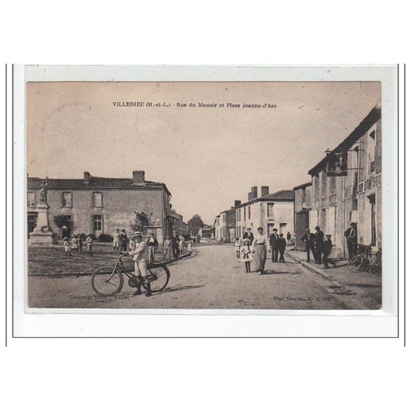 VILLEDIEU - Rue du Manoir et Place Jeanne d'Arc - très bon état