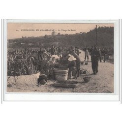 VENDANGES EN CHAMPAGNE- Le triage du raisin - très bon état