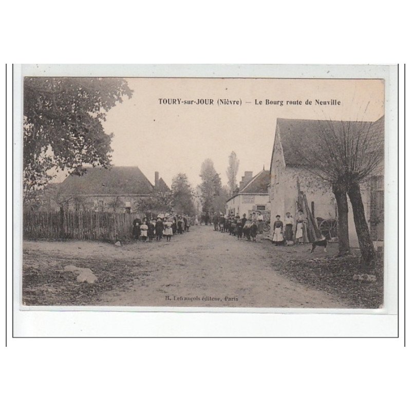 TOURY SUR JOUR - Le Bourg, route de Neuville - très bon état