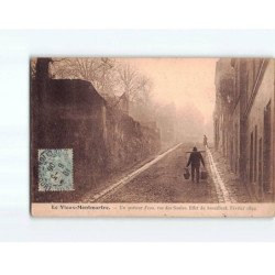 PARIS : Le vieux Montmartre, un porteur d'eau, rue des Saules, effet de Brouillard - état