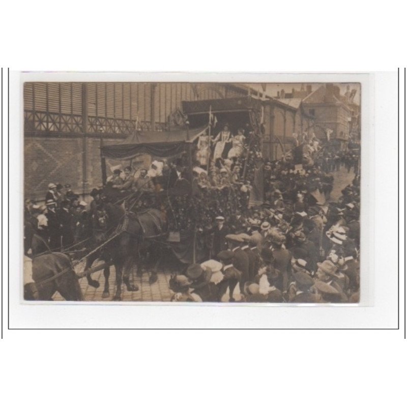 EVREUX : carte photo d'un char pendant la fête vers 1910 - très bon état