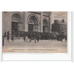 NANTES - Les inventaires 1906 - devant St Donatien - la foule attendant le relevé d'enregistrement - très bon état