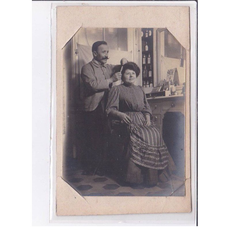 FRANCE: carte photo à localiser, 2photos, coiffeur, barbier - très bon état