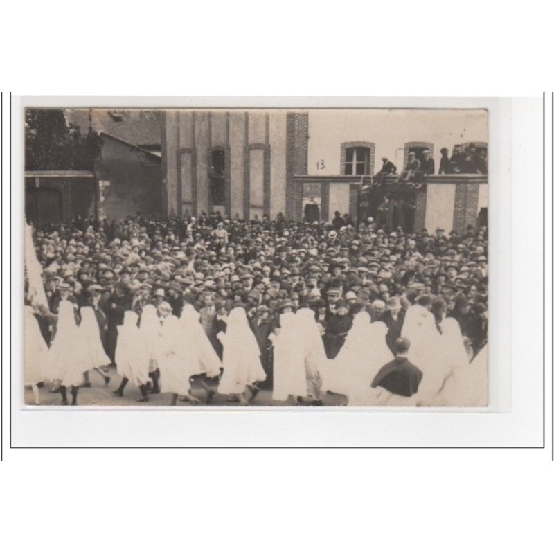 CHARTRES : carte photo (procession) - très bon état