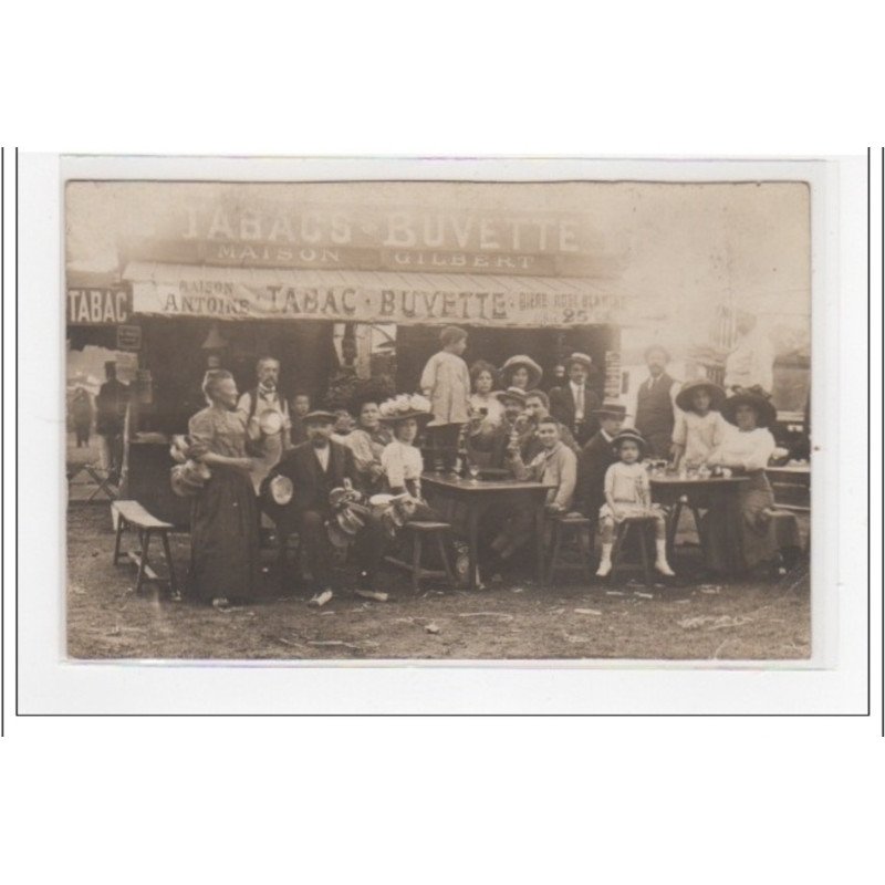 CHARTRES ? a localiser : carte photo de la buvette GILBERT - bon état (un coin plié et adhérences au dos) CHARTRES ? a localiser : carte photo de la buvette GILBERT - bon état (un coin plié et adhérences au dos)