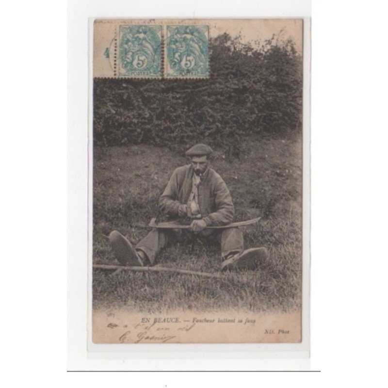 EN BEAUCE : faucheur battant sa faux - très bon état
