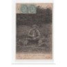 EN BEAUCE : faucheur battant sa faux - très bon état