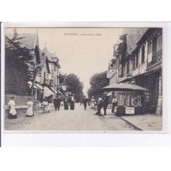 LA BAULE: avenue de la gare, marchand de cartes postales - état