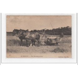 EN BEAUCE : une moissonneuse lieuse - très bon état