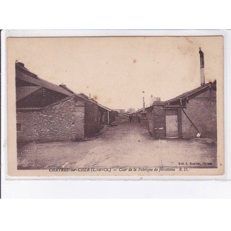 CHARTRES-sur-CHER: cour de la fabrique de porcelaine - état