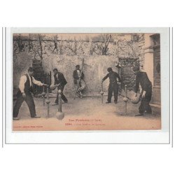 LES PYRENEES (2è série) - Une partie de quilles - très bon état
