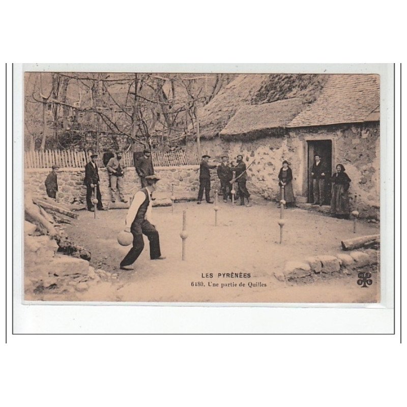 LES PYRENEES - Une partie de quilles - très bon état