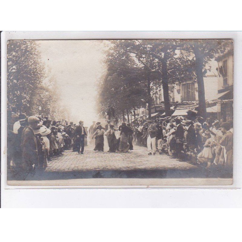 PARIS: course de sacs, fête - très bon état