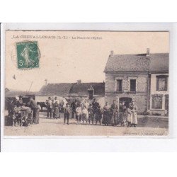 LA CHEVALLERAIS: la place de l'église, voiture à chien - état