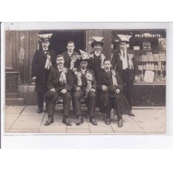 PARIS: rue godfroy carignac(?), personnages, commerce - très bon état