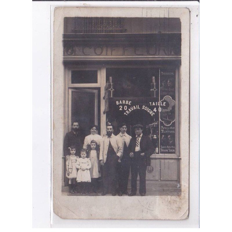 PARIS: coiffeur - état