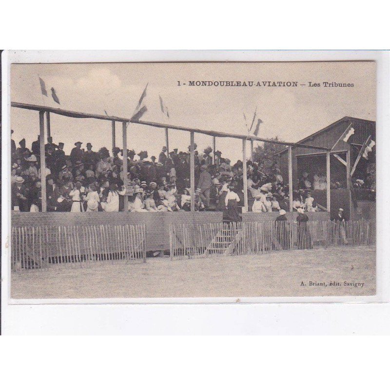 MONDOUBLEAU-AVIATION: les tribunes - très bon état